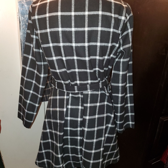 Dress - Picture 7 of 7